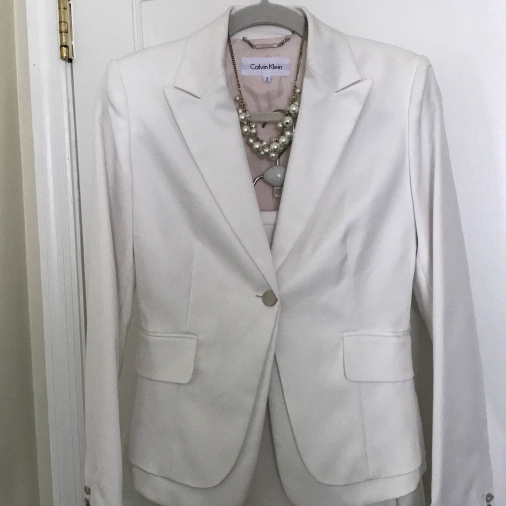 BRAND NEW CALVIN KLEIN Skirt Suit 2 Winter White